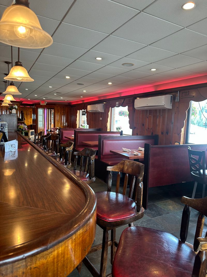 Gus's Restaurant & Tavern &mdash; New Windsor