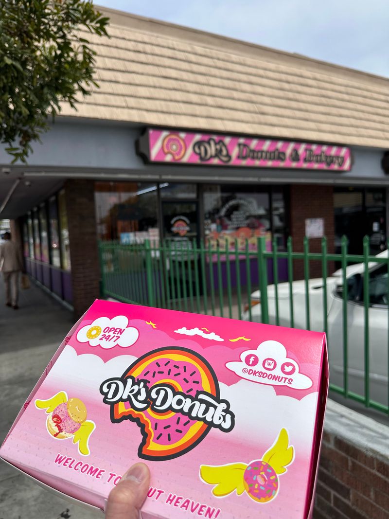 DK’s Donuts & Bakery (Santa Monica)