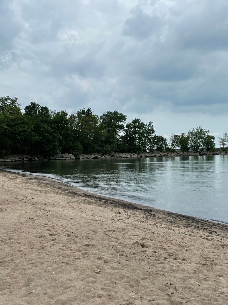 Relaxed Lake Days at Nickel Plate Beach