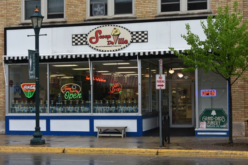 Scoop De Ville Ice Cream Shop - Hartford
