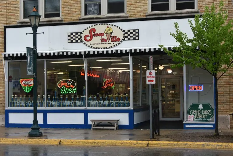 Scoop De Ville Ice Cream Shop - Hartford