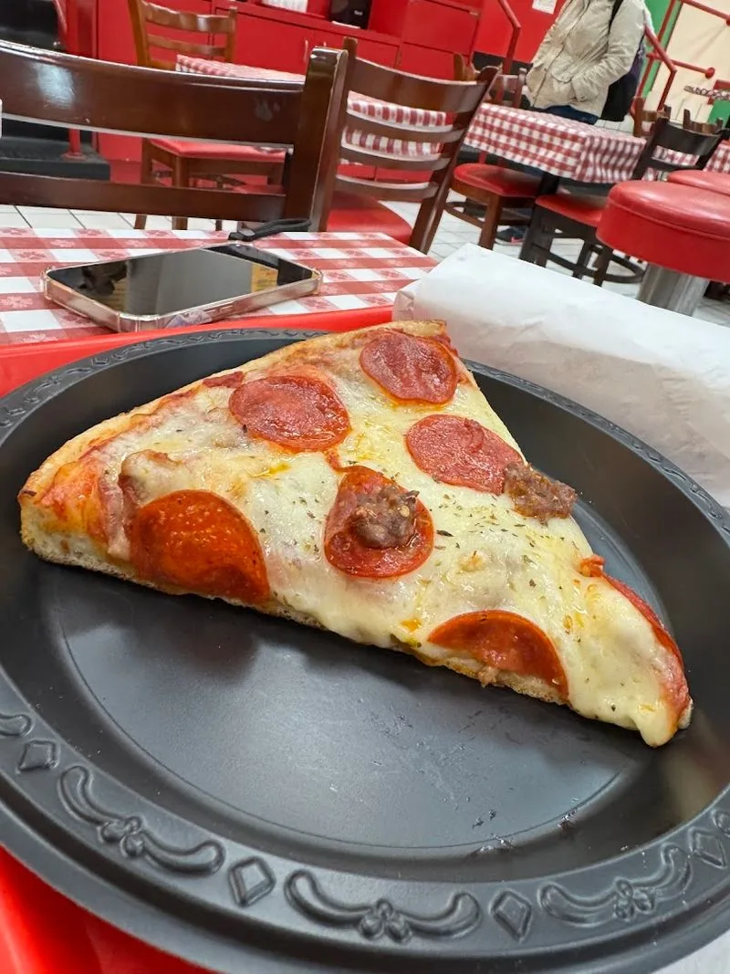 Luke's Signature Pizza