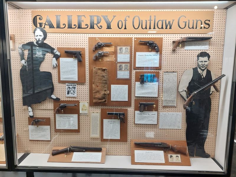 Outlaw Guns Gallery
