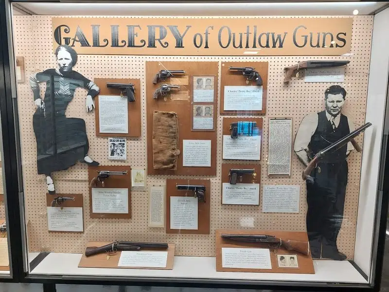 Outlaw Guns Gallery