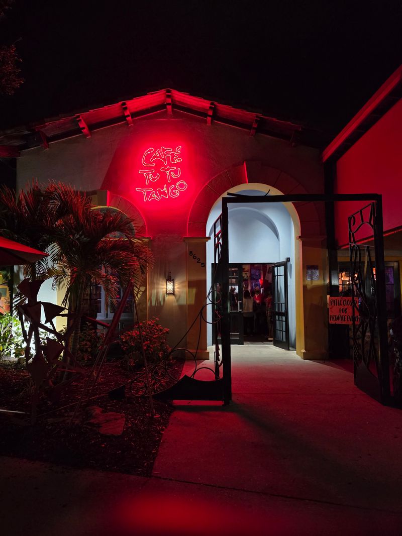 Caf&eacute; Tu Tu Tango