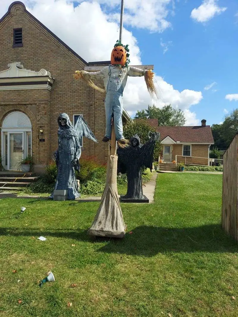 Porch Lanterns and Side Street Whispers