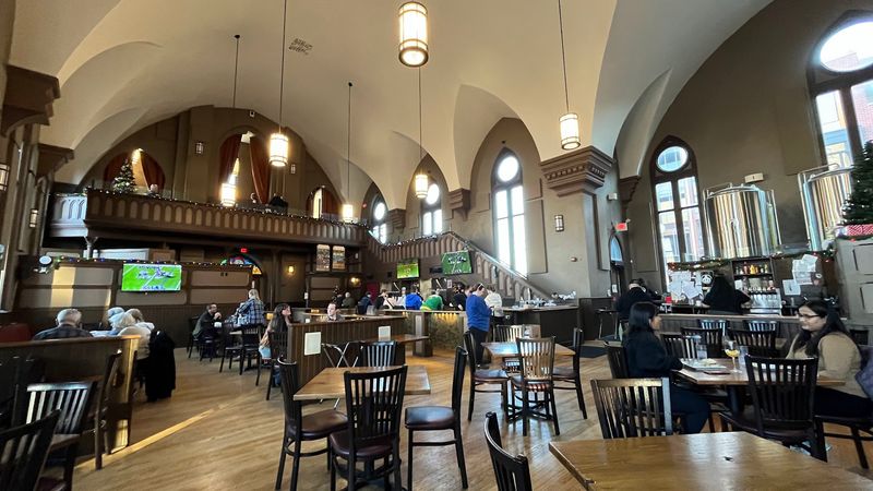 Sunday Brunch That Draws a Devoted Weekend Crowd