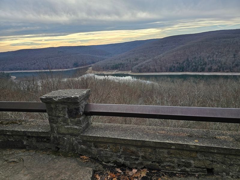 Tips for Winter Hiking Safety on Rimrock Trail