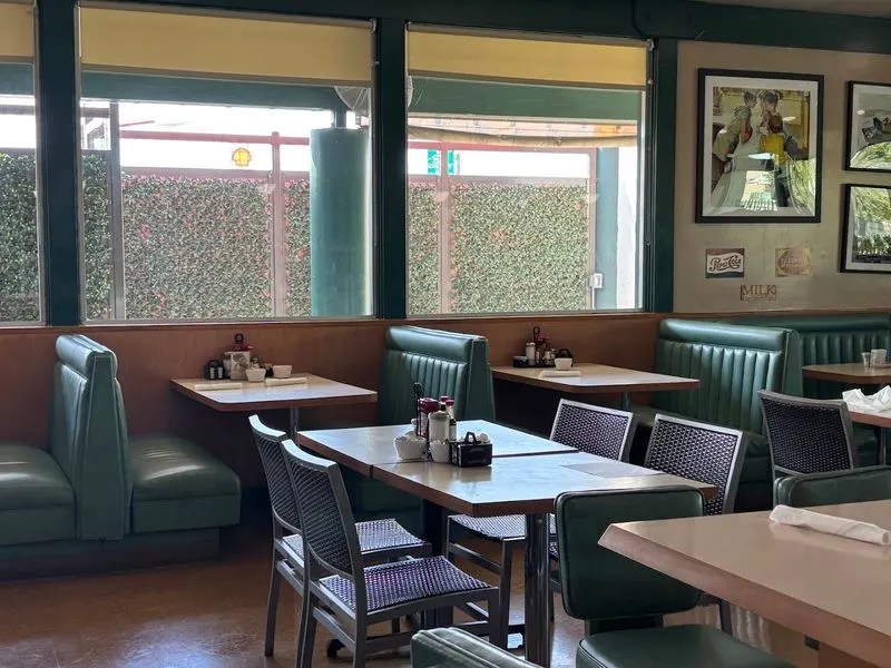 A Retro Atmosphere That Feels Timeless and Inviting