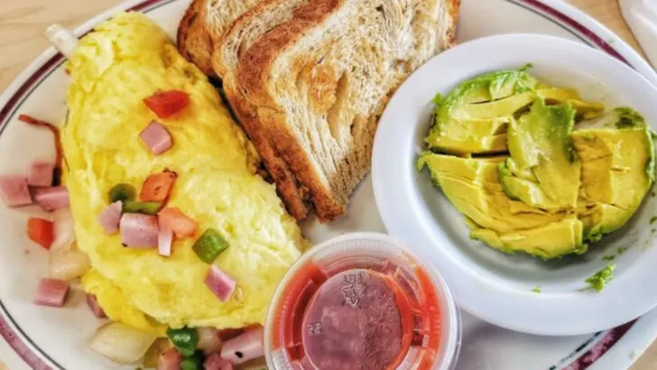 This Cozy North Carolina Diner Is A Beach-Town Favorite For Big Breakfasts