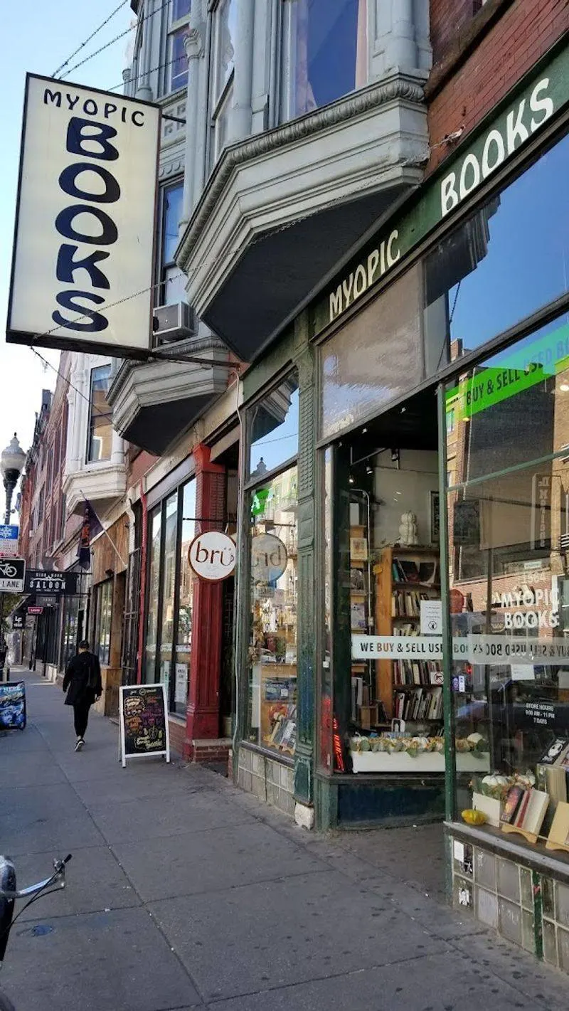 The Architecture of Myopic Books