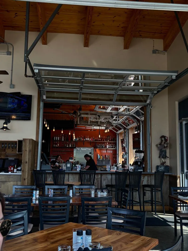 Service, Vibe, and What Locals Say