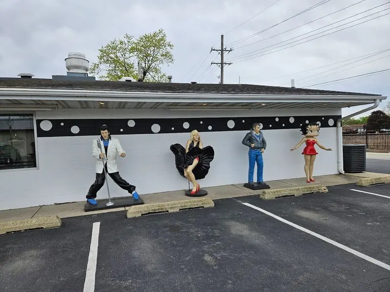 Life-Sized Celebrity Statues and Photo Ops