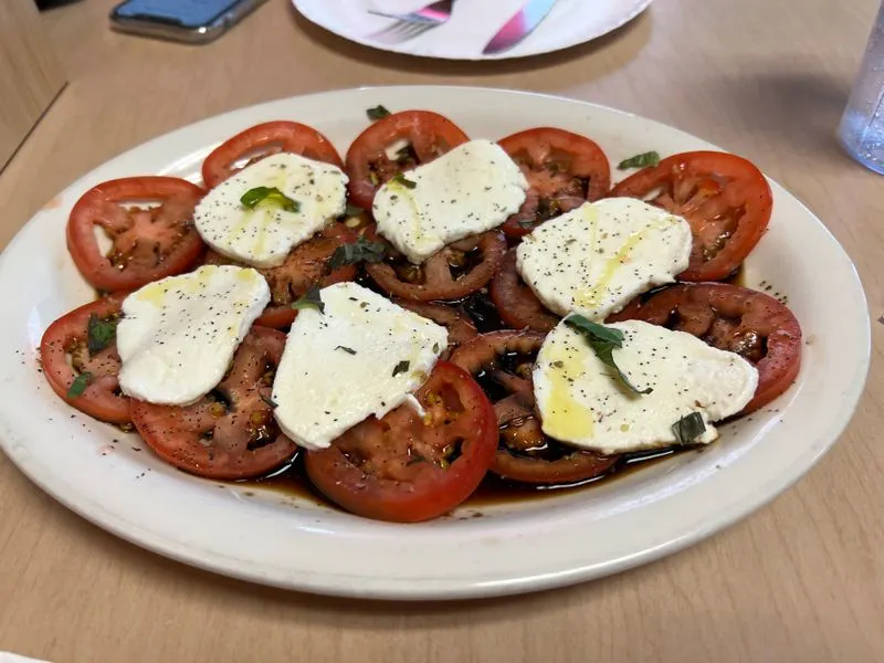 Signature pies to order: clams, fresh tomato, and fennel sausage
