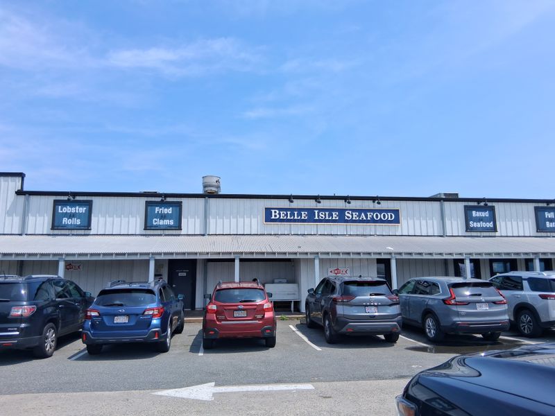 Essential details: hours, parking, and access