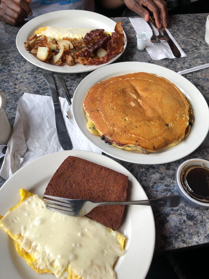 Eating and recharging between treasure hunts