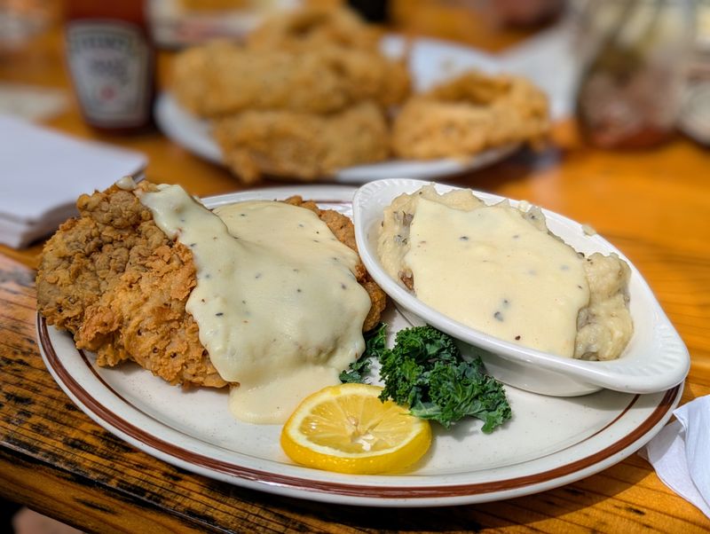 Big plates, bigger comfort: from chicken fried favorites to ribs