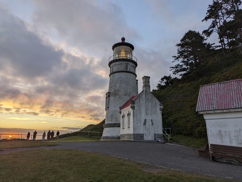 Heceta Head Lighthouse and coastal viewpoints