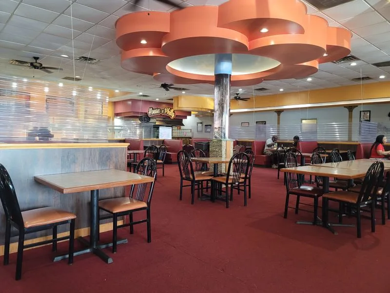 What To Expect: Atmosphere, Service, And Value