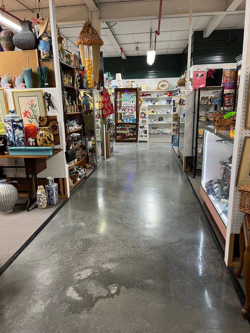 Planning your antiques weekend on Main Street