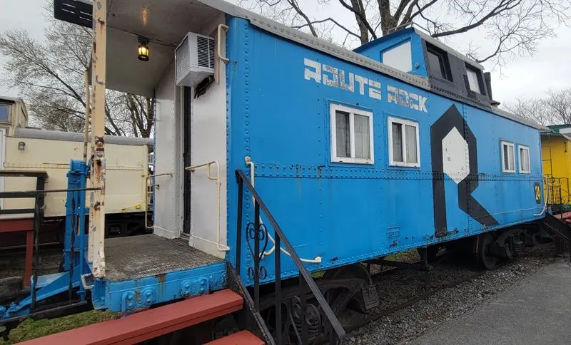 Choosing Your Railcar: Cabooses, Farmhouse Suites, and Conductor&rsquo;s Quarters