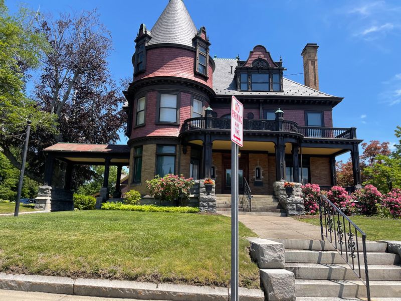 Neighborhoods and housing options