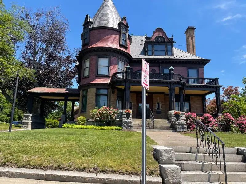 Neighborhoods and housing options