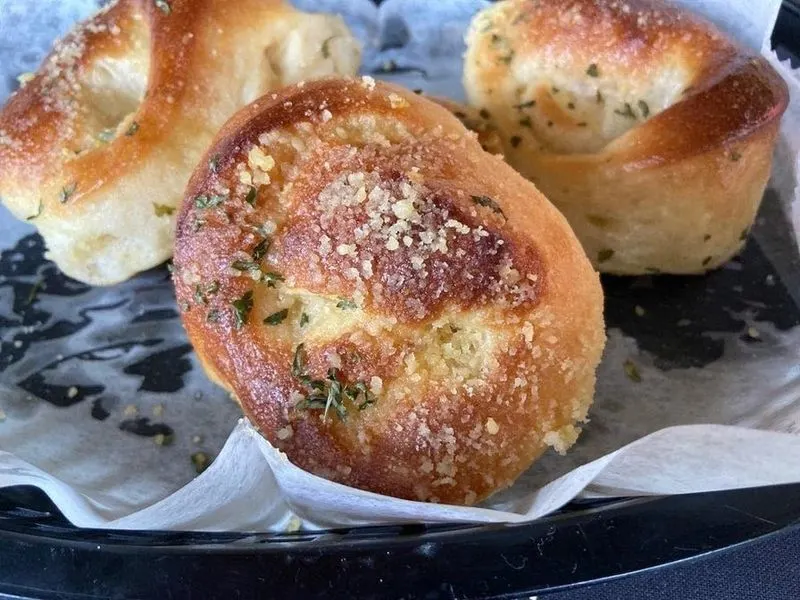 Garlic knots and dipping rituals