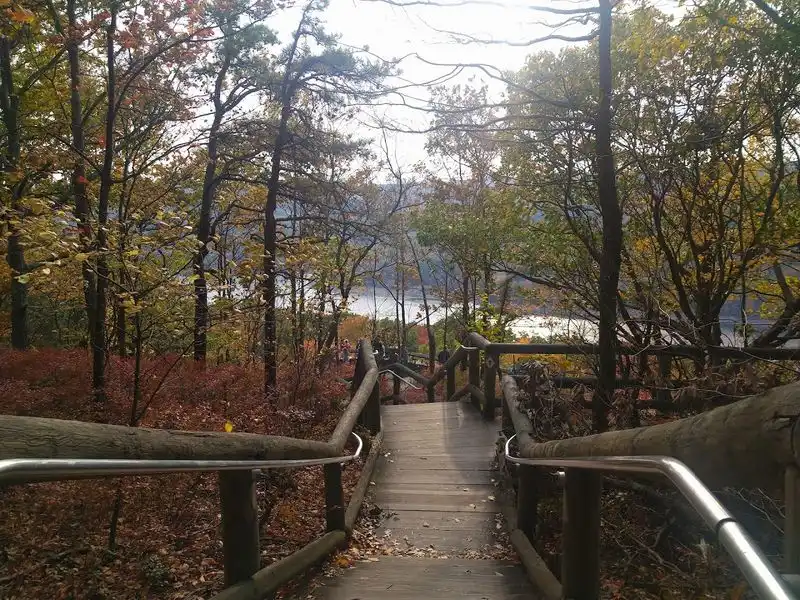 The Unique Quiet of Off-Peak Season Hiking