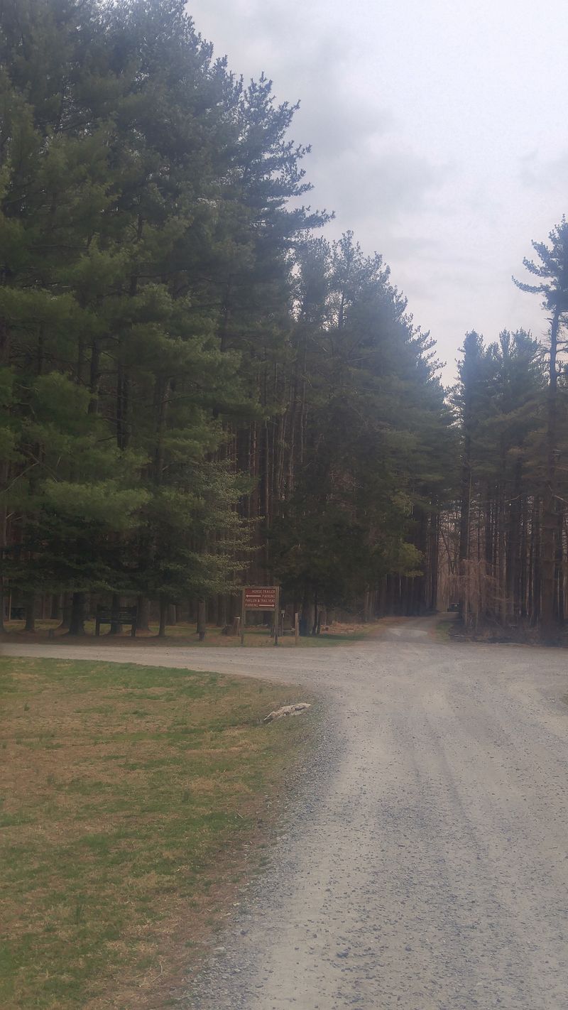 Practical details, parking, trailhead access, and maps