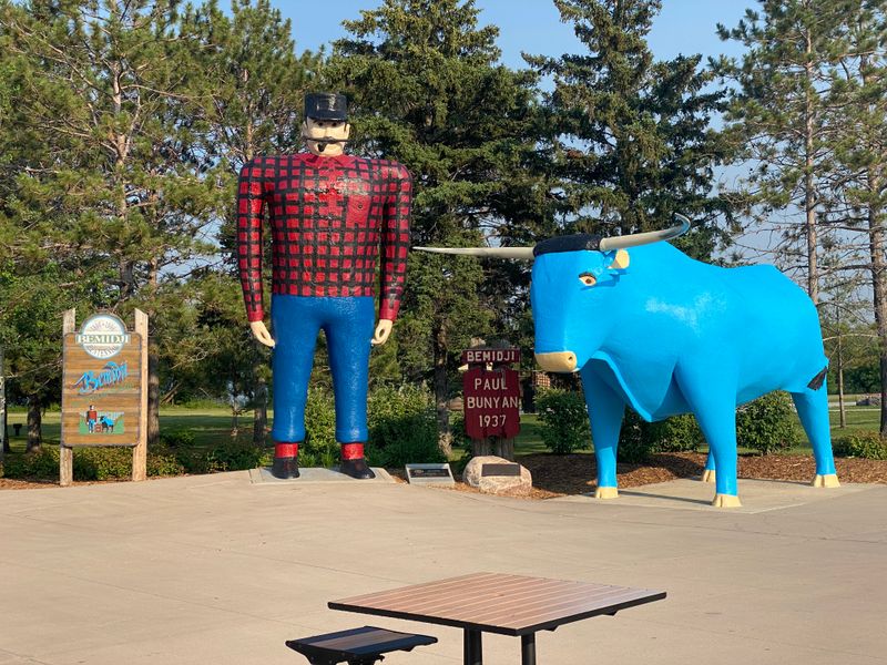 Paul Bunyan and Babe the Blue Ox &mdash; Bemidji, MN