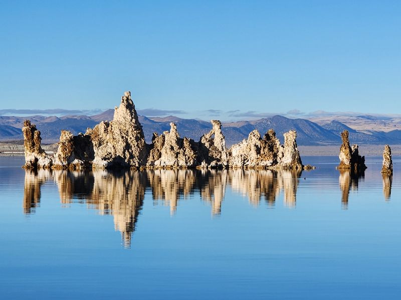 Mono Lake Tufa Towers &mdash; Eastern Sierra