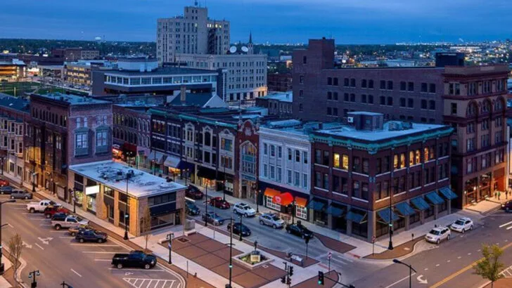 You Don’t Need A Huge Budget To Live Comfortably In This Charming Illinois City