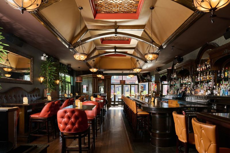 Lady Gregory&rsquo;s Irish Pub & Restaurant - Chicago, IL