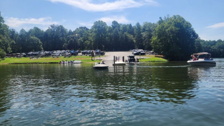 11 North Carolina Lakefront Spots to Try When You Can&rsquo;t Make It to the Beach