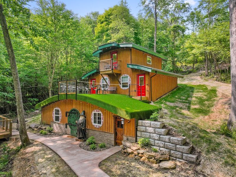 Ohiopyle Treehouse & Hobbit House Rental