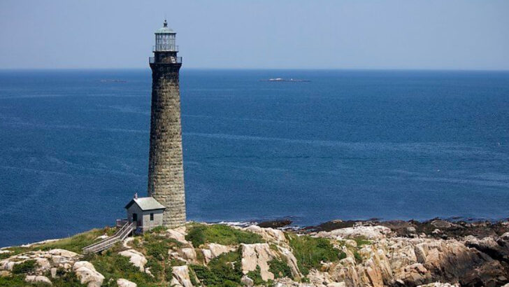 13 Lighthouses Across Massachusetts That Have Been Guiding Ships for Centuries and You Can Still Climb Them