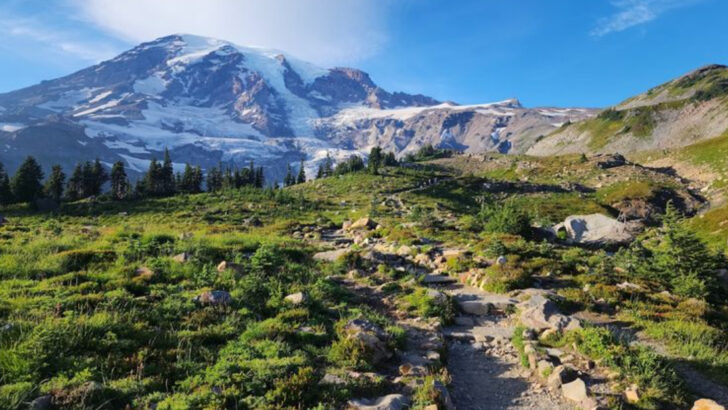 13 Outdoor Adventures in Washington State to Prioritize in 2026
