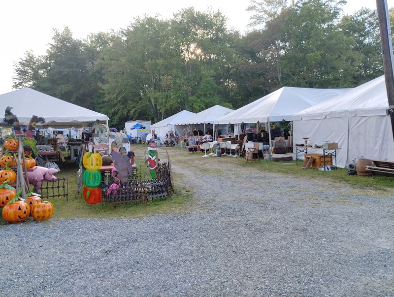 Brimfield Antique Flea Markets &mdash; Brimfield, Massachusetts