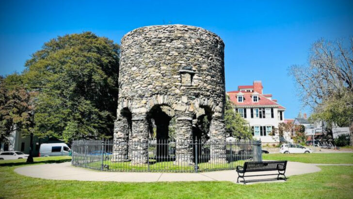 8 Small But Strange Roadside Stops That Make Rhode Island Unique