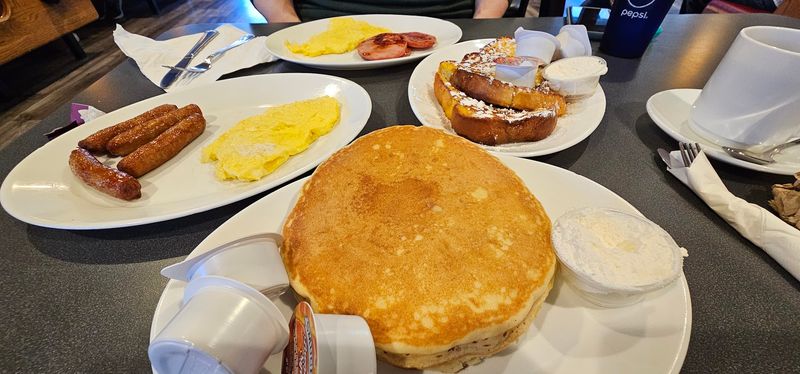 Old-School Breakfast Plates That Never Go Out of Style