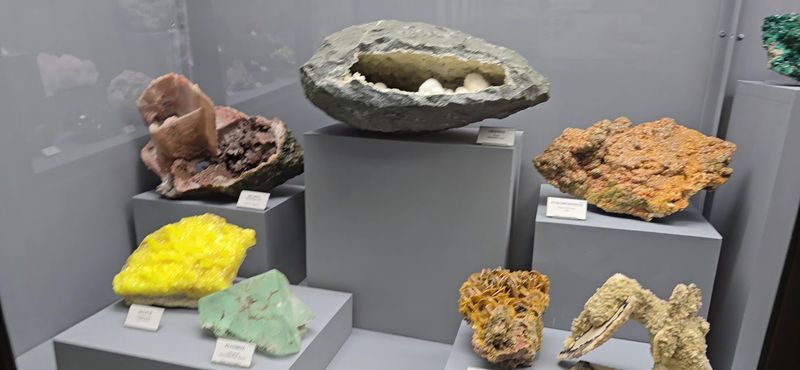 The Fluorescent Mineral Room Experience