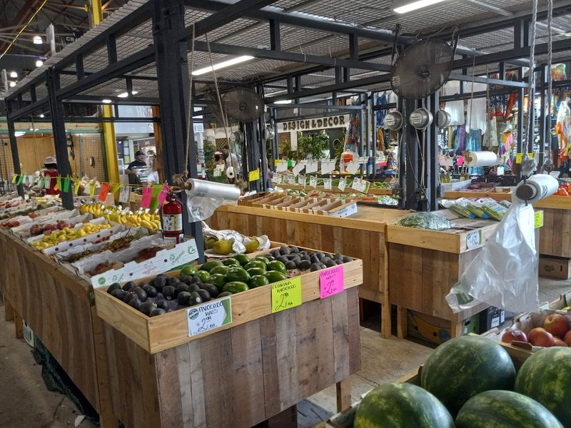 A Tropical Bazaar Atmosphere