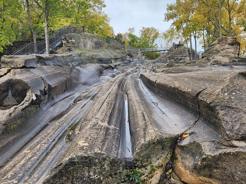 The Largest Accessible Glacial Grooves on Earth