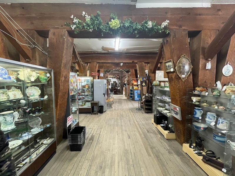 60,000 Square Feet of Antique Hunting