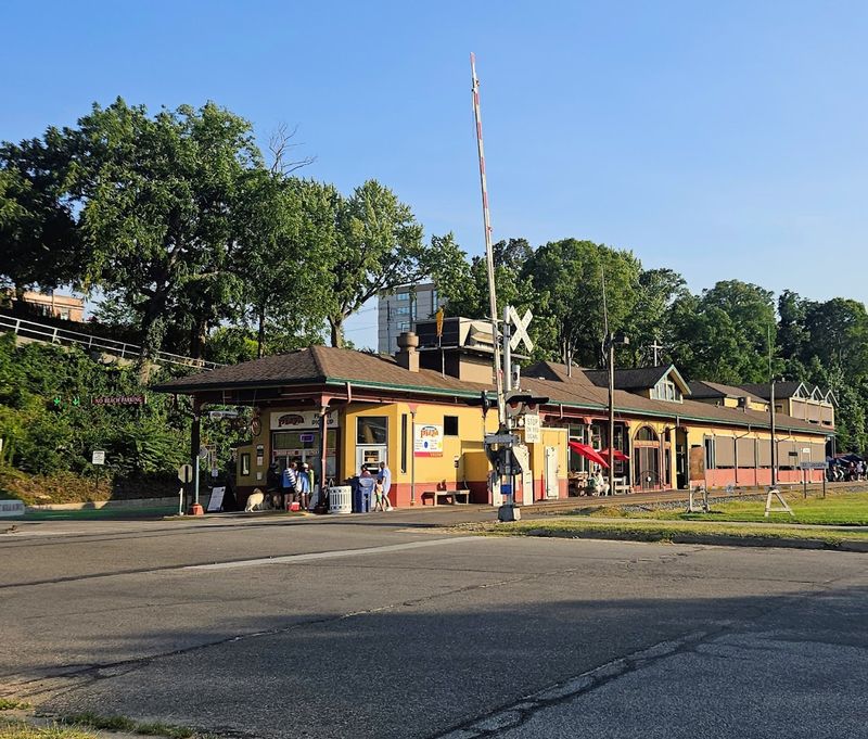 From Railroad Station to Pizza Destination