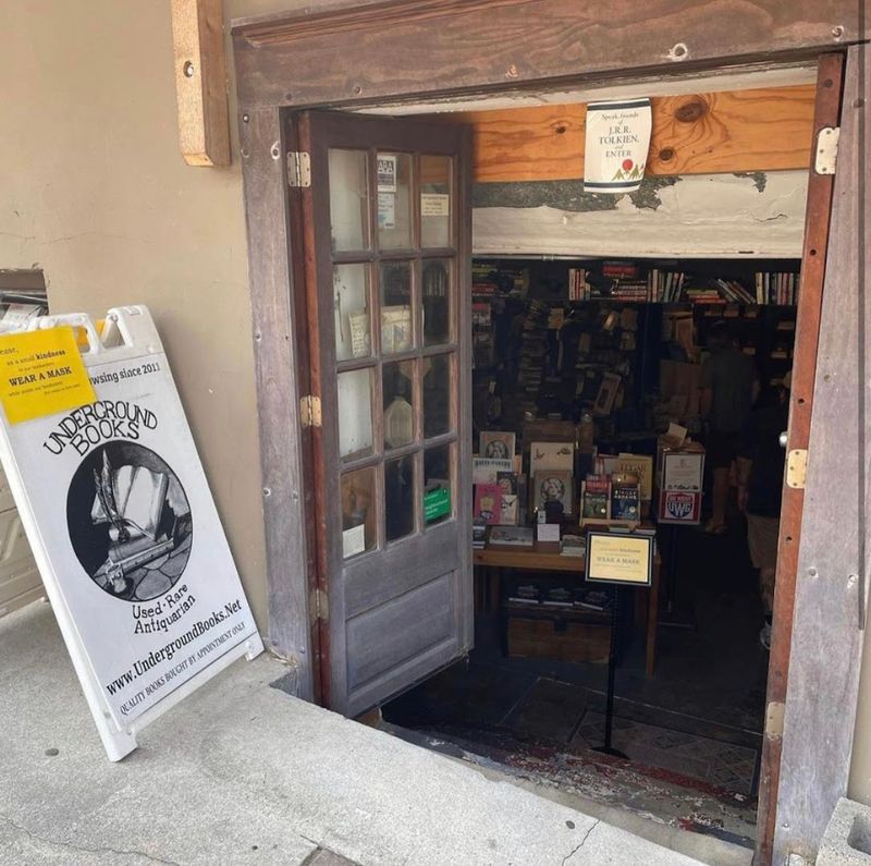 The Semi-Basement Atmosphere That Feels Like a Fantasy World