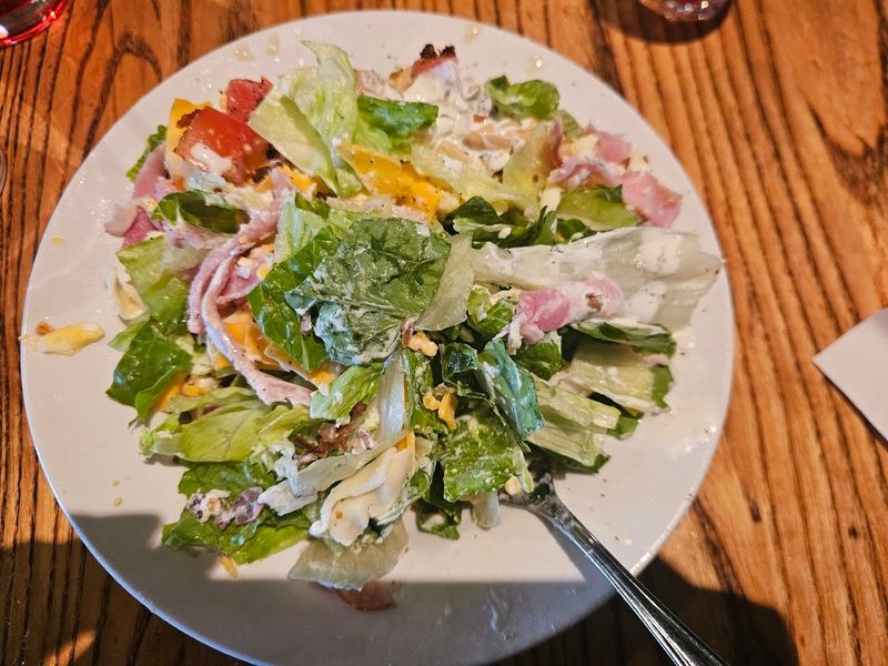 Fresh Salads That Steal the Show at Lunch