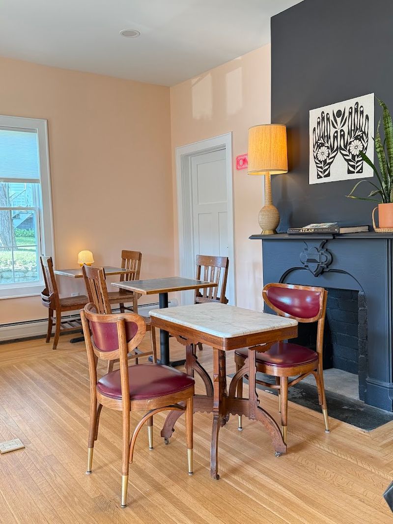 A Cozy Caf&eacute; Experience