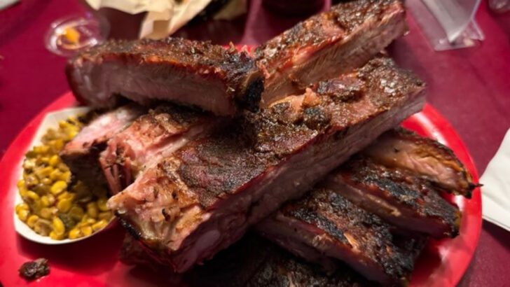 A Rustic Pennsylvania Roadhouse Serves A Prime Rib So Massive That Regulars Still Can&rsquo;t Believe The Price